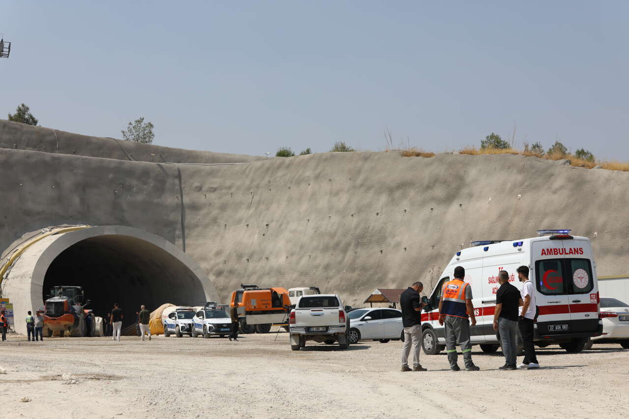 Tünel inşaatında kaza! 1 işçi öldü, 5 de yaralı var 11
